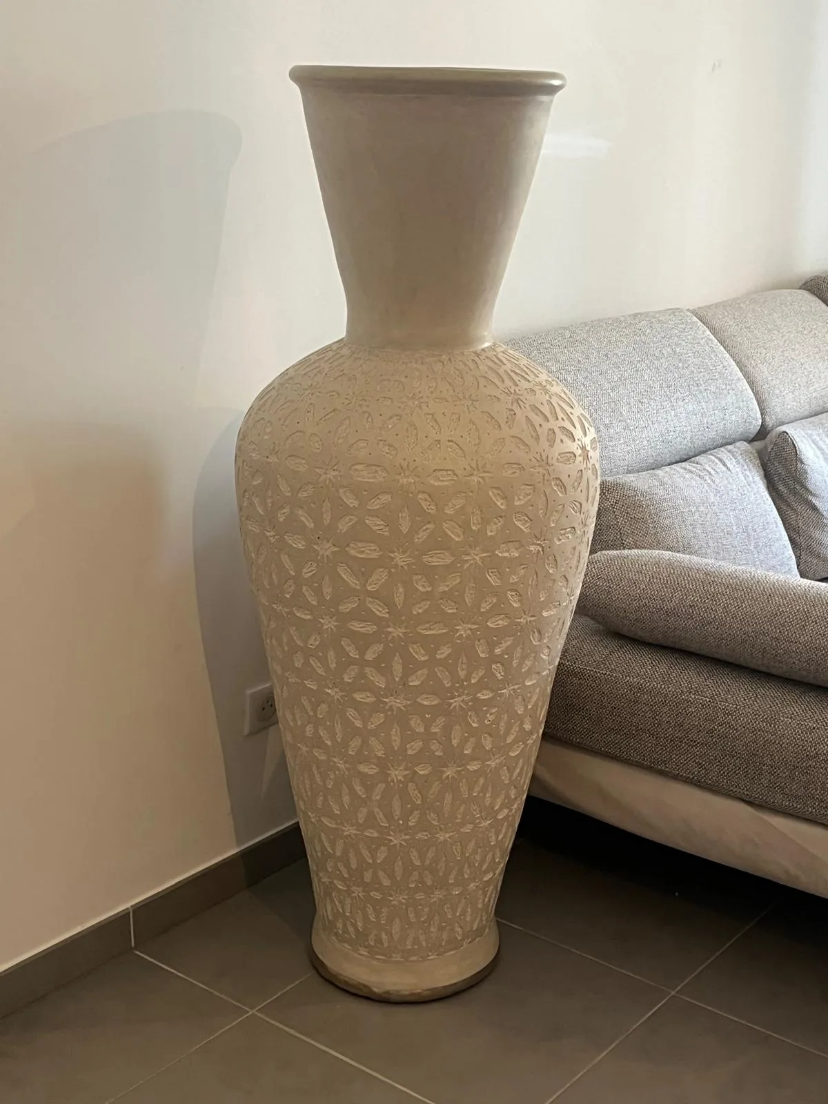 NEBIA Vase sculptural