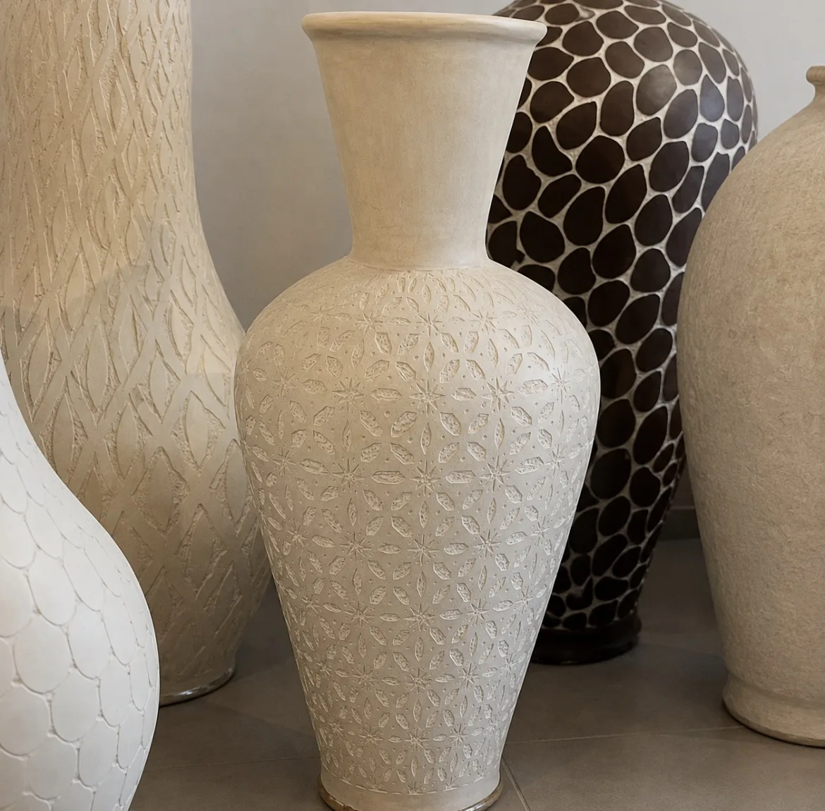 NEBIA Vase sculptural